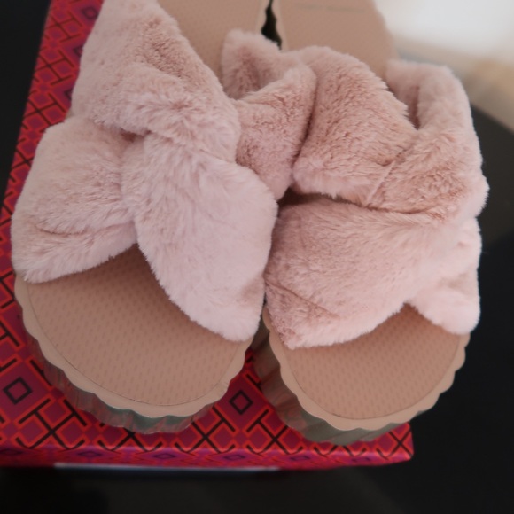 Used Tory Burch shell shoes